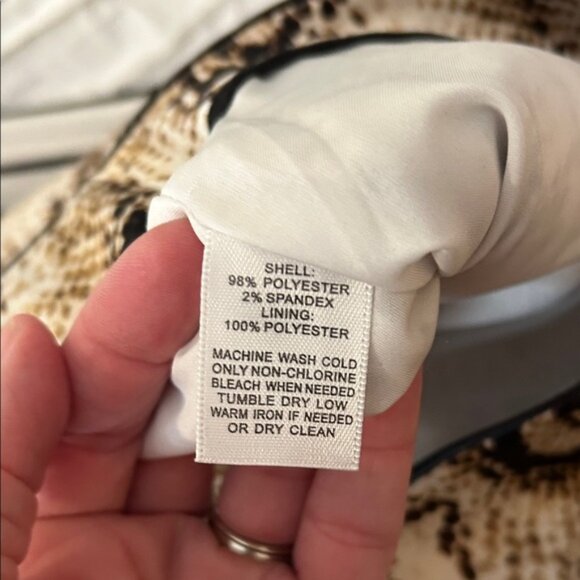 White House Black Market Elegant Black and Cream Snakeskin print Skirt Size 8 - Picture 6 of 6